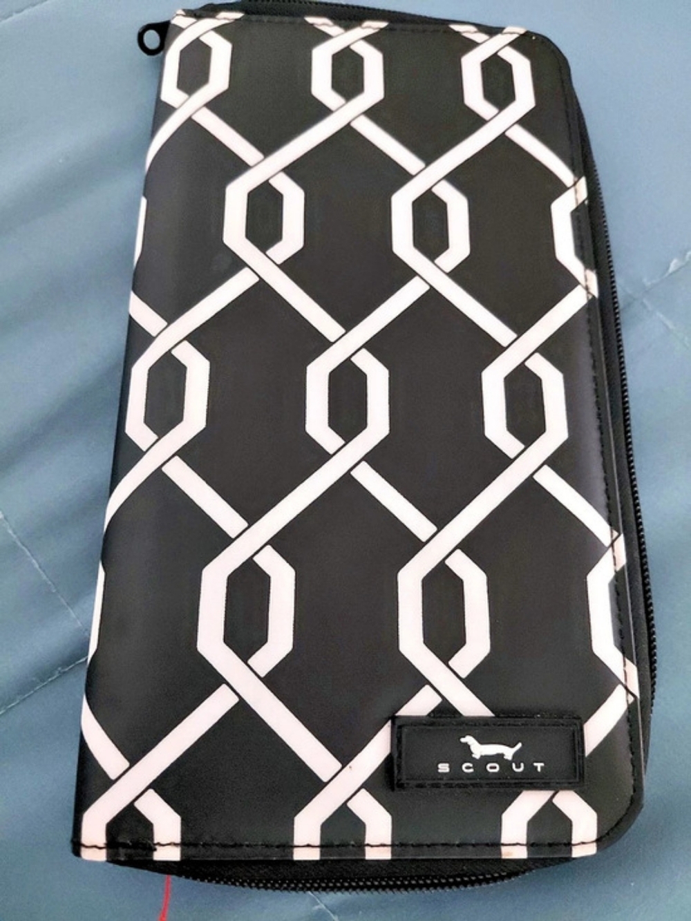 SCOUT Geometric Travel Case in Black & White